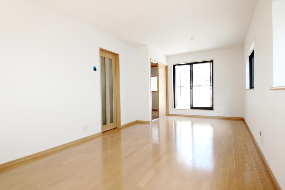 Same specifications photos (living). 14 Building