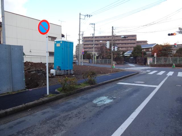 Local photos, including front road. Local (12 May 2013) Shooting