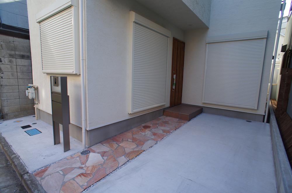 Local appearance photo. There is one car garage space