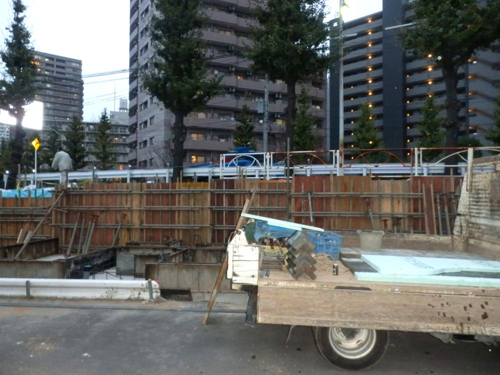 Local photos, including front road. Local (11 May 2013) Shooting