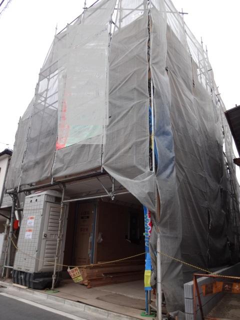 Local appearance photo. Since the east side has become adjacent land garden, Asahi will hit the.