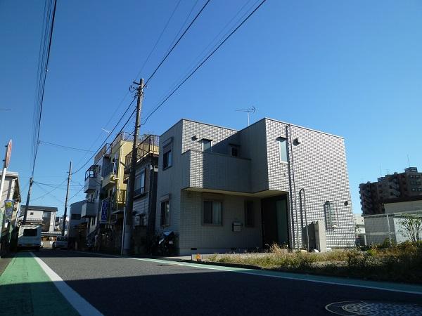 Local photos, including front road. Spacious 6m public road surface