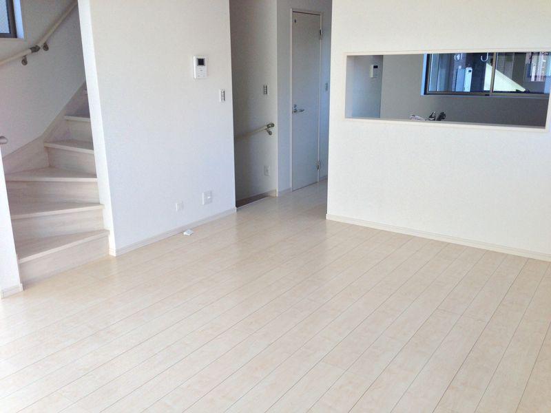 Same specifications photos (living)