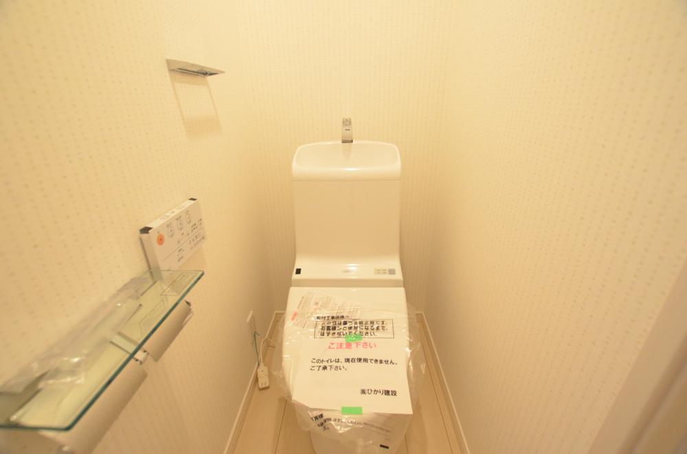 Toilet. Indoor (10 May 2013) Shooting