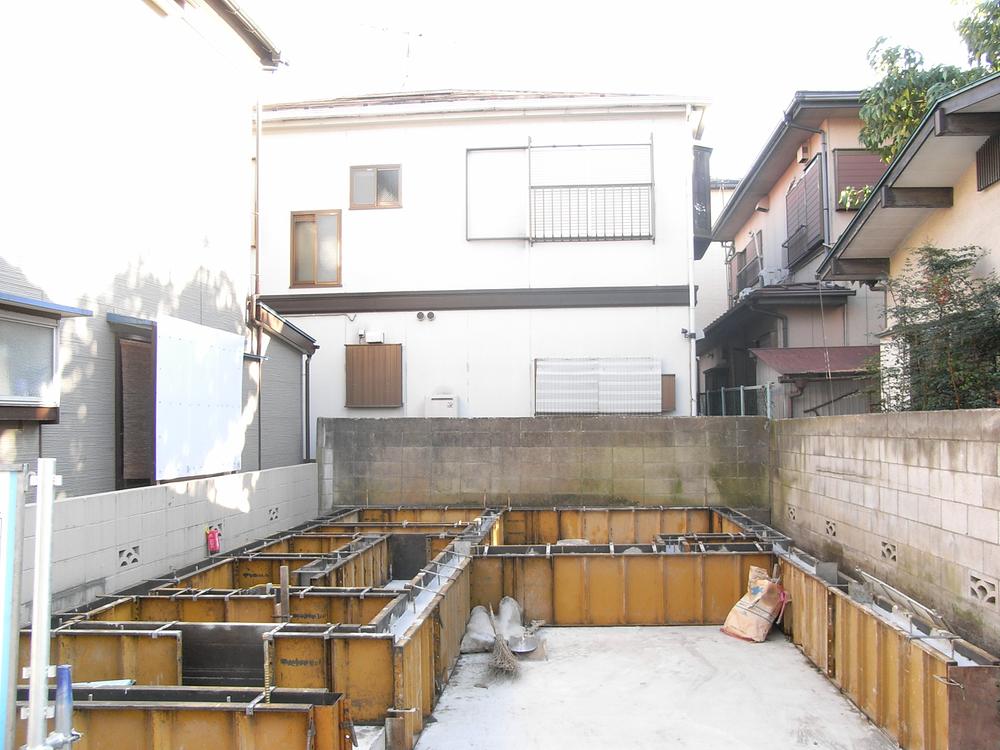 Local appearance photo. Built-in garage! Two-sided balcony!