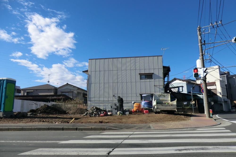 Local photos, including front road. Local (12 May 2013) Shooting