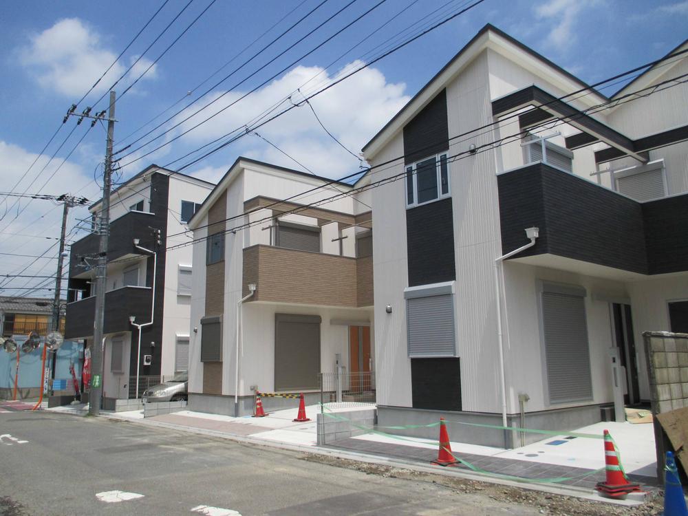 Local photos, including front road. Local (07 May 2013) Shooting