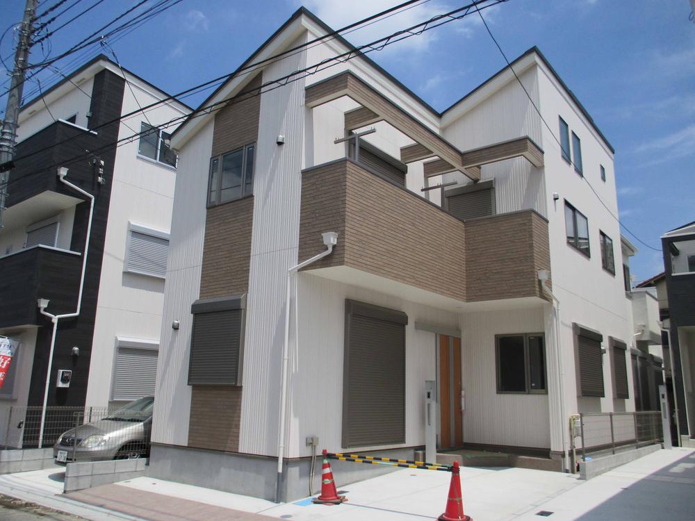 Local appearance photo. Local (07 May 2013) Shooting