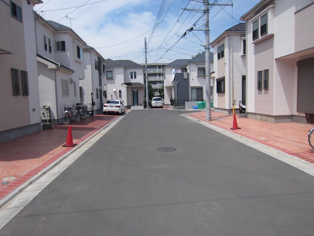 Local photos, including front road. Local shooting