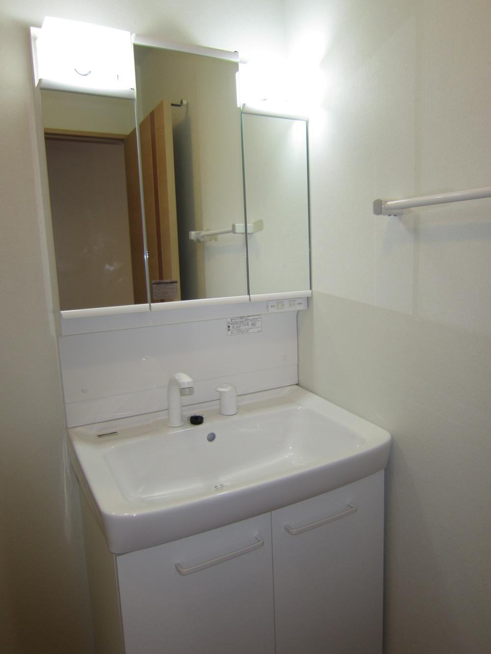 Wash basin, toilet. Indoor shooting