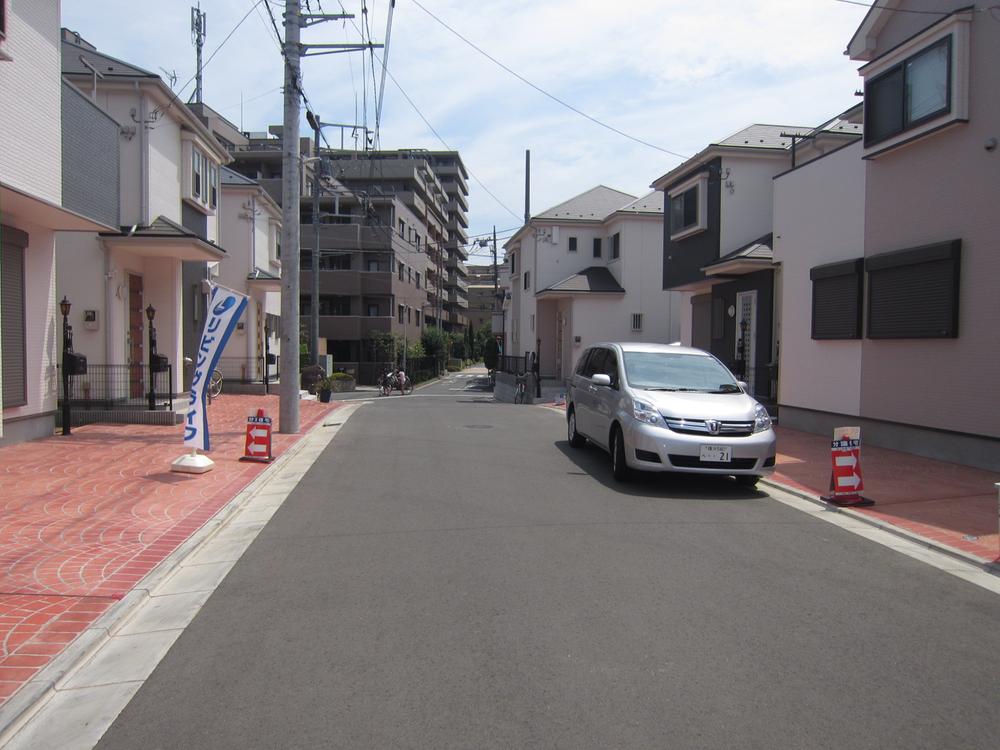 Local photos, including front road. Local shooting