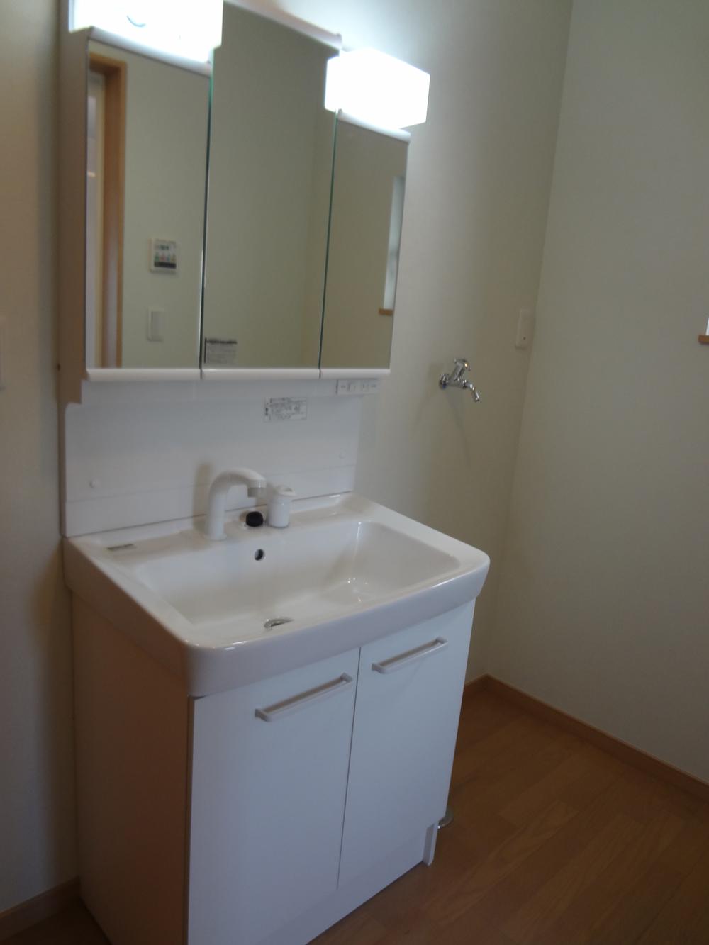 Wash basin, toilet. Wash basin ・ Washroom (February 2013) Shooting