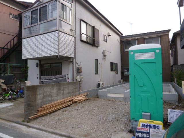 Local appearance photo. Local (12 May 2013) Shooting