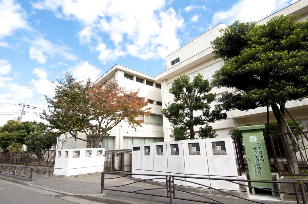 Junior high school. Minamikase until junior high school 840m Sports ・ It is a thriving cultural activities, It is the junior high school of more Bunburyodo very bright child.