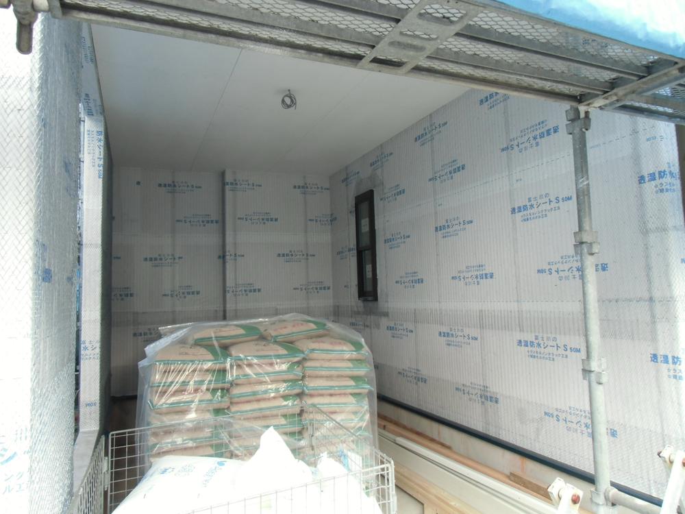 Local appearance photo. Local (11 May 2013) Shooting