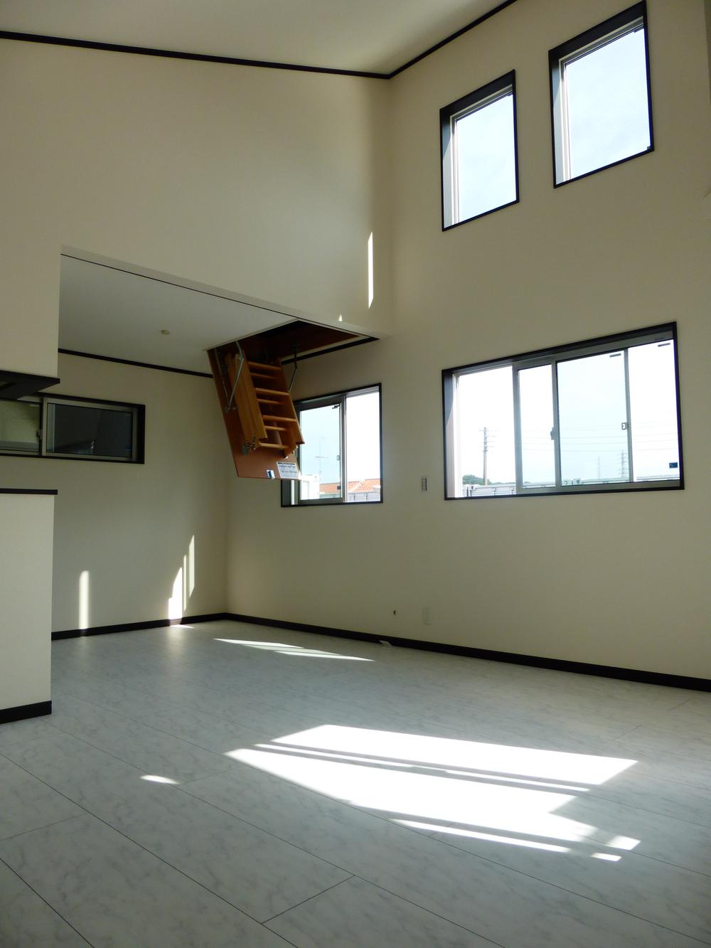 Living. A Building Indoor (July 6, 2013) Shooting