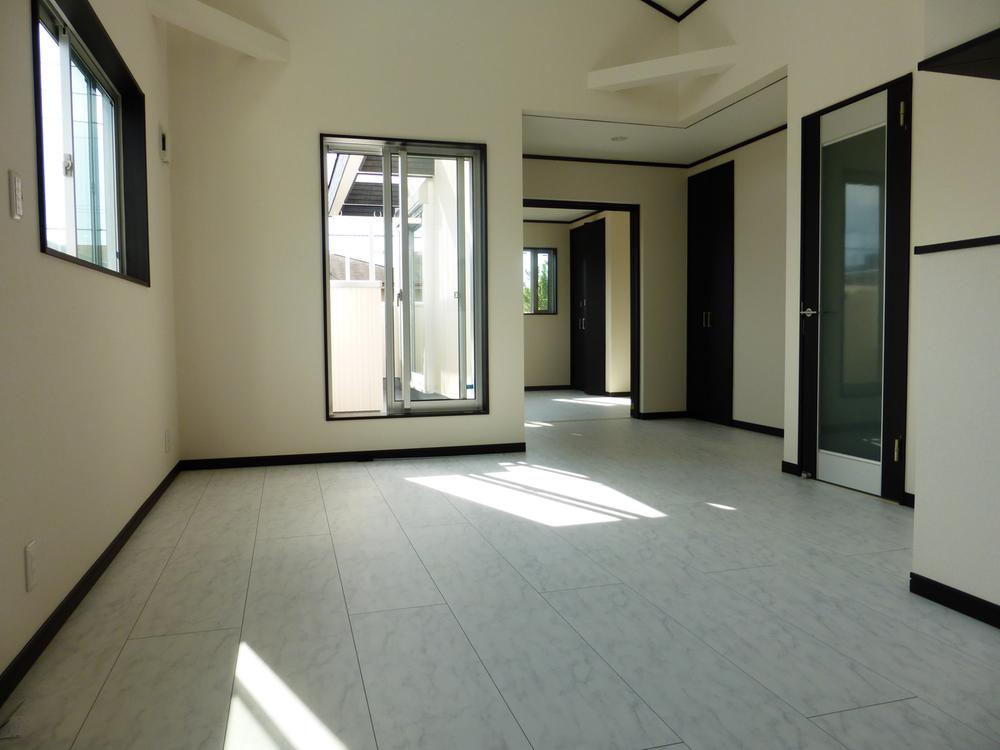 Living. A Building Indoor (July 6, 2013) Shooting