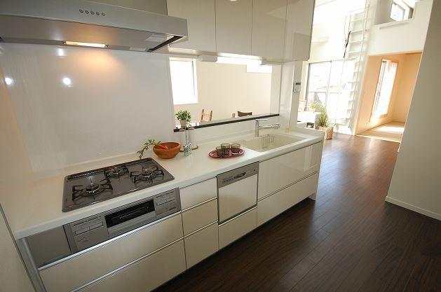 Same specifications photo (kitchen). It is the same construction company construction cases