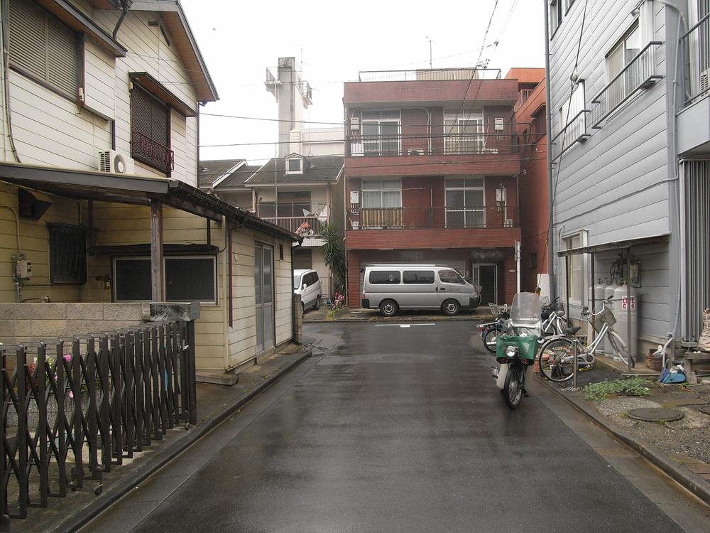 Local photos, including front road. Local (10 May 2013) Shooting