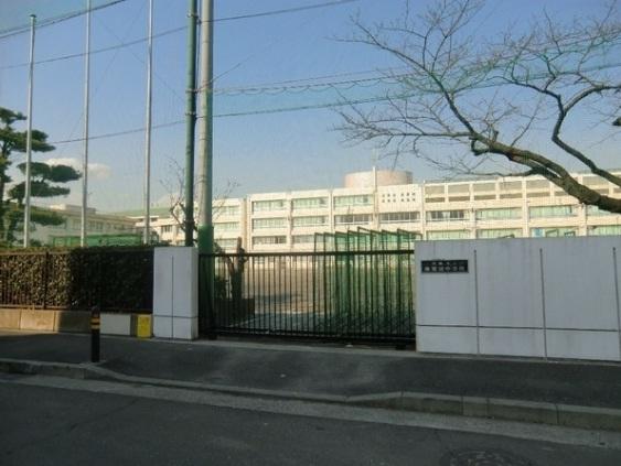 Junior high school. Minamikase 900m until junior high school