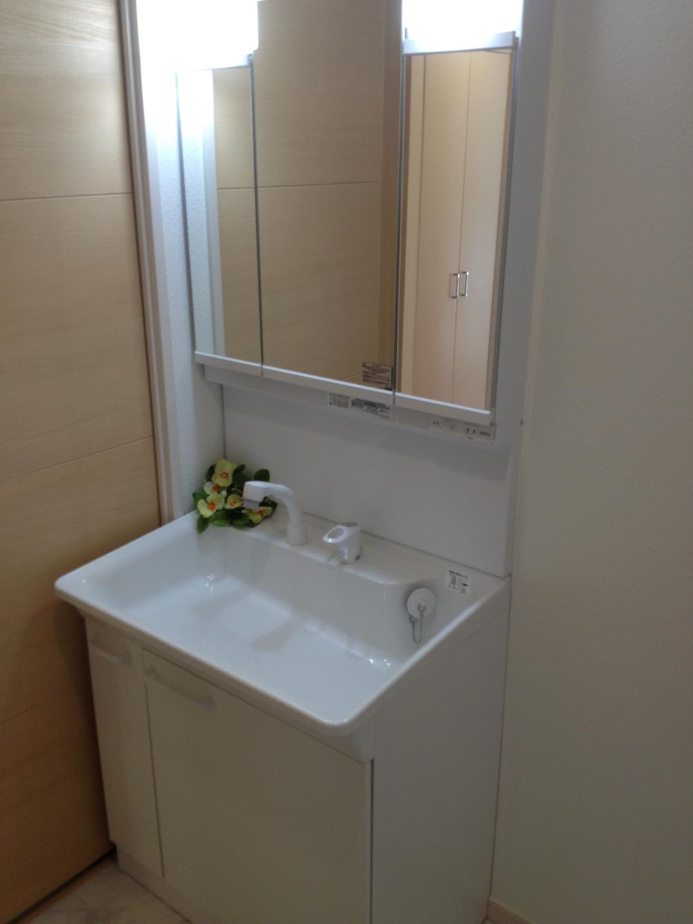 Wash basin, toilet. Indoor (July 2013) Shooting