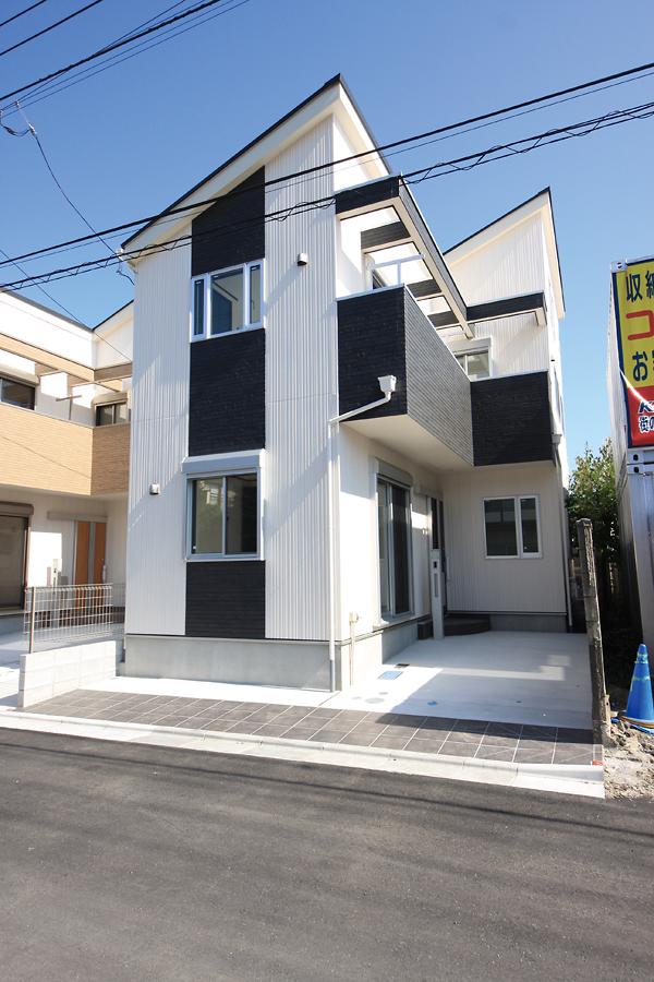 Local appearance photo. A Building appearance (2013 October shooting)