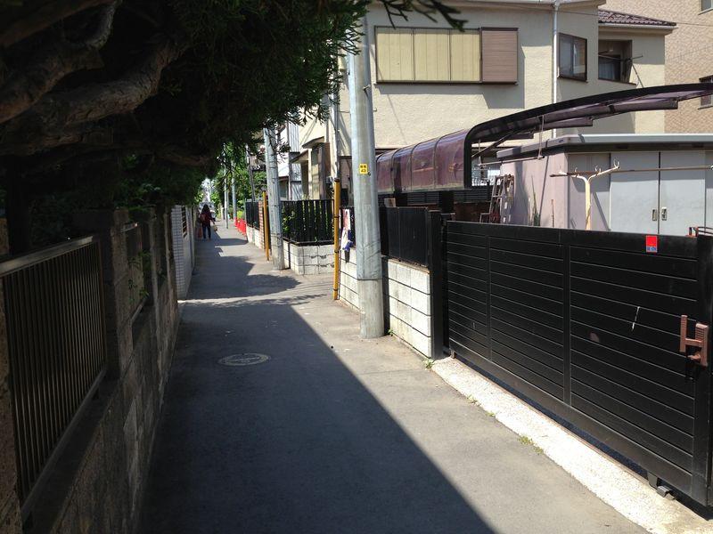 Local photos, including front road. West road It will be widely in the set-back and building the distance between