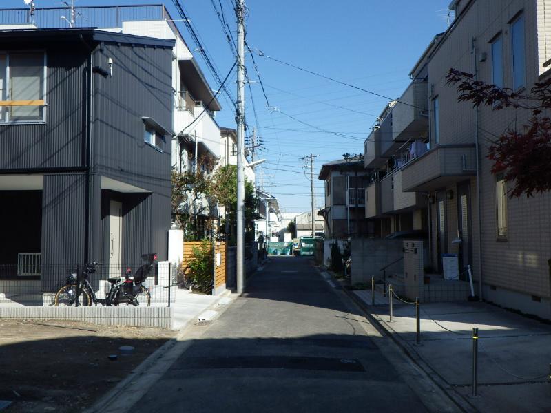 Local photos, including front road. Local front road