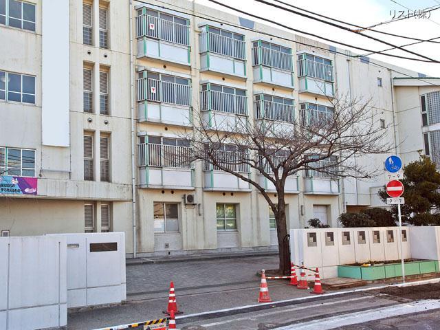 Junior high school. 700m Kawasaki Municipal Minamikase junior high school up to the Kawasaki Municipal Minamikase junior high school Distance 700m