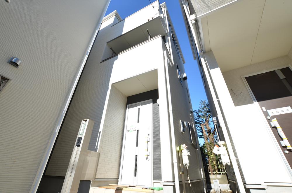 Local appearance photo. Living environment with excellent convenience! It is the south side two-stage balcony!