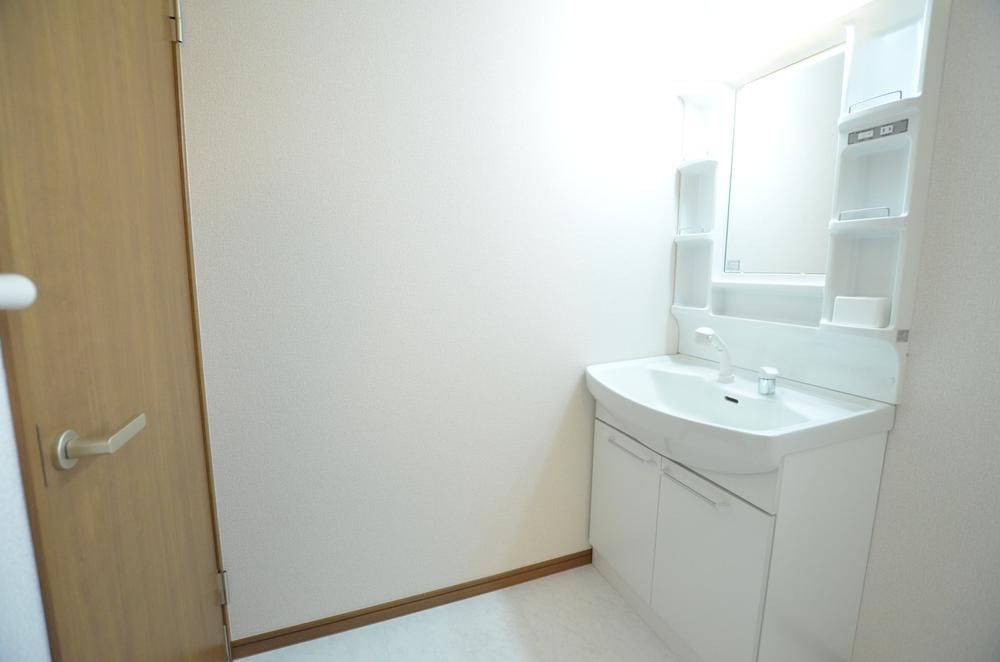 Wash basin, toilet. Indoor (12 May 2013) Shooting