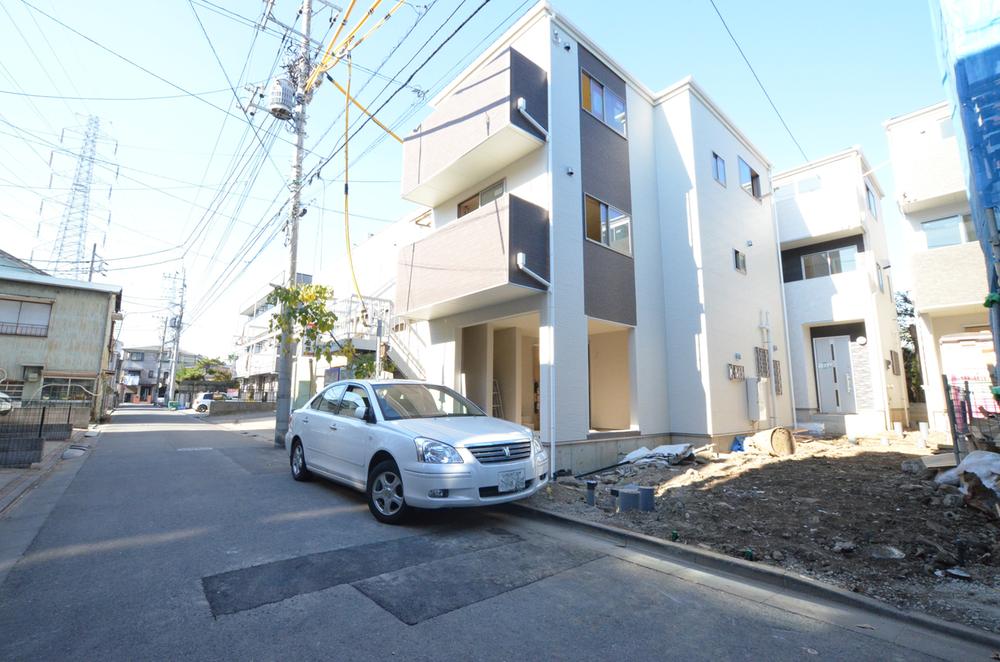 Local photos, including front road. Local (12 May 2013) Shooting