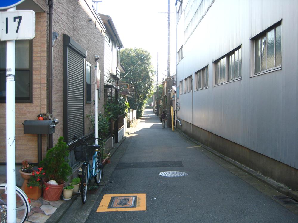 Local photos, including front road. Local (11 May 2012) shooting