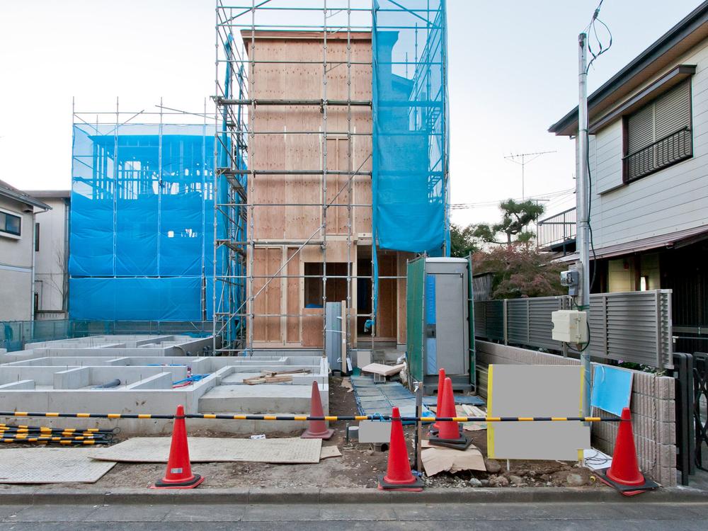 Local photos, including front road. Local (11 May 2013) Shooting