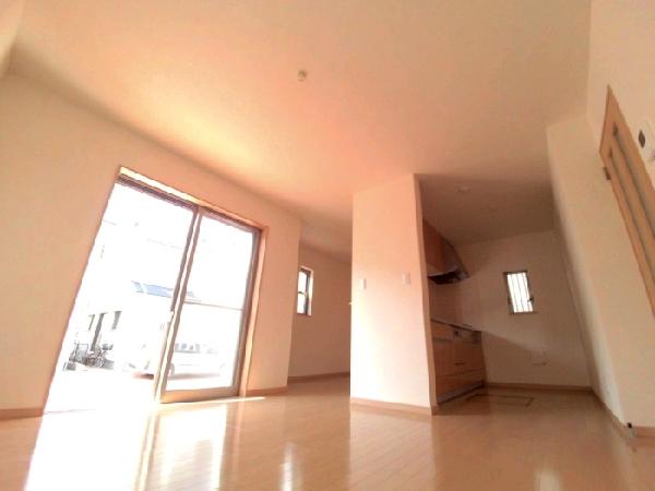 Living. Bright living Komu pointing sunshine