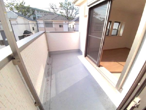 Balcony. Good per yang