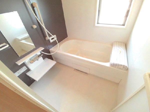 Bathroom. Spacious 1 tsubo size bus