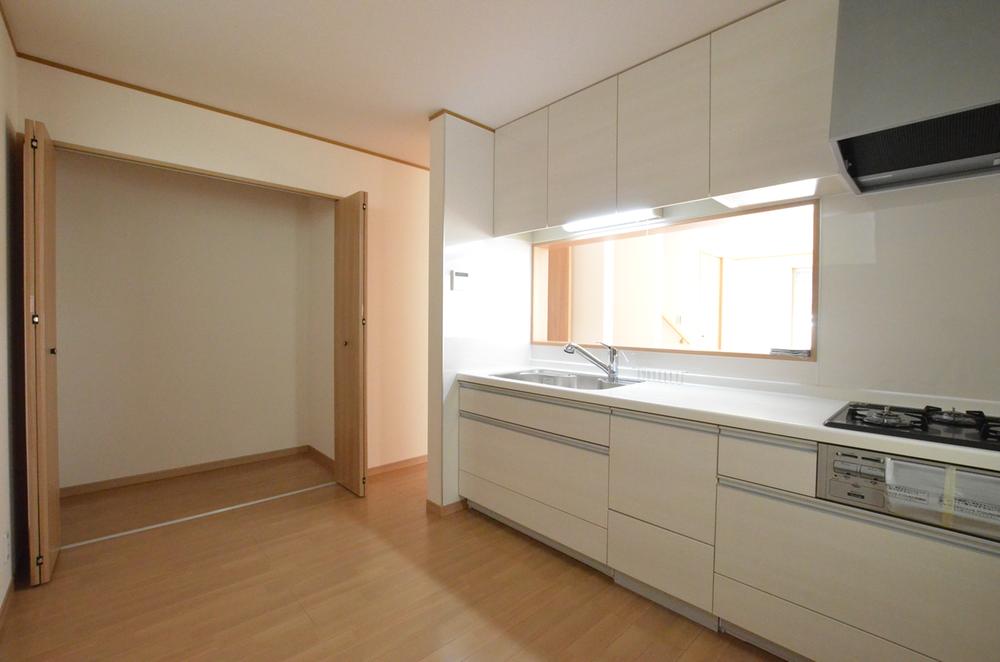 Kitchen. Indoor (12 May 2013) Shooting