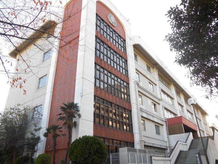 Junior high school. 234m to the Kawasaki Municipal Tsukagoshi junior high school