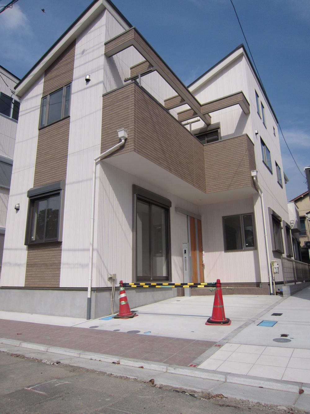 Local appearance photo. Local shooting