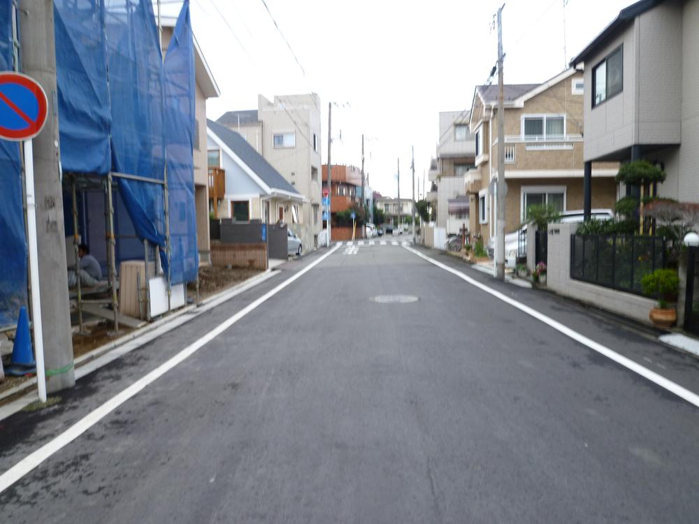 Local photos, including front road. To have contact with the public road about 8m