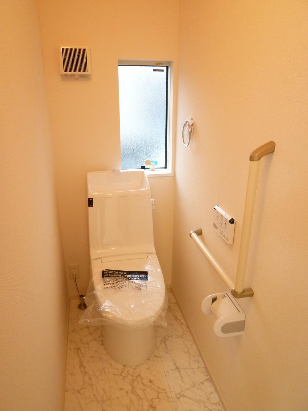 Toilet. Indoor (11 May 2013) Shooting