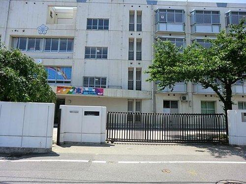 Junior high school. 1079m to the Kawasaki Municipal Minamikase junior high school
