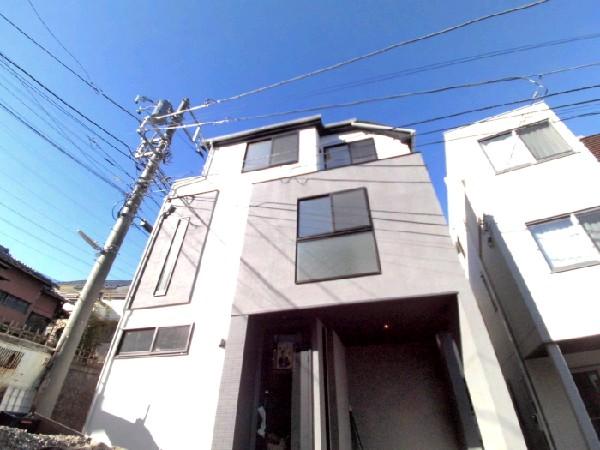 Mizonokuchi Station is a 7-minute walk