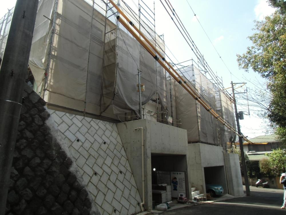 Local photos, including front road. Local (04 May 2013) Shooting