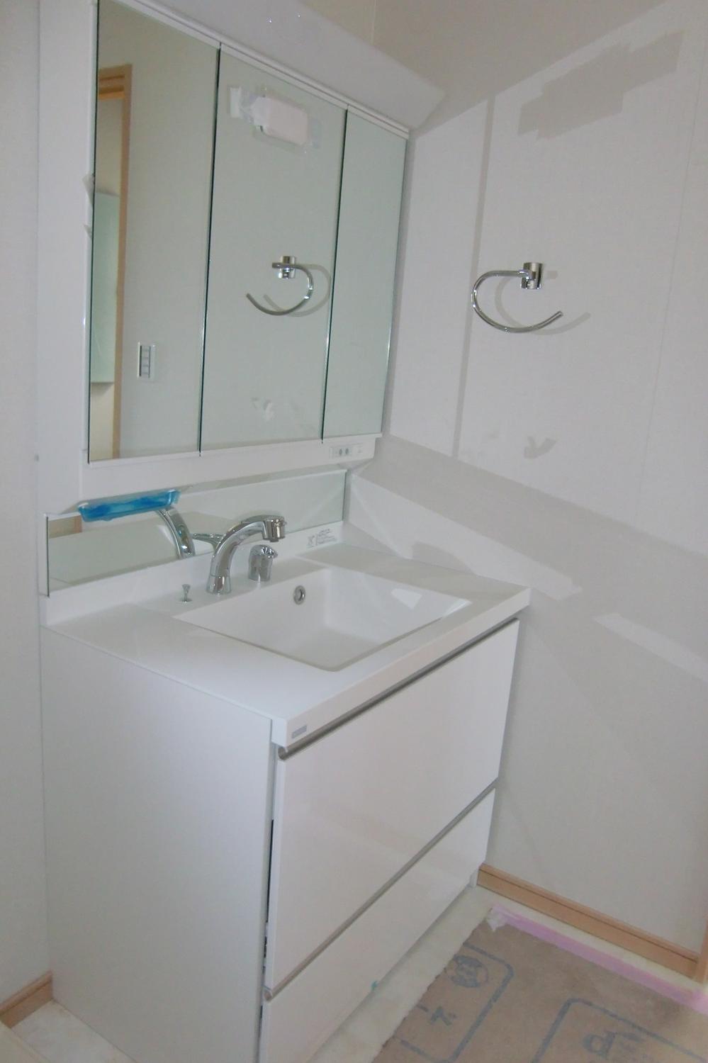 Wash basin, toilet. Indoor (10 May 2013) Shooting