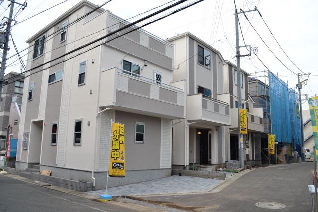 Local photos, including front road. Local (10 May 2013) Shooting