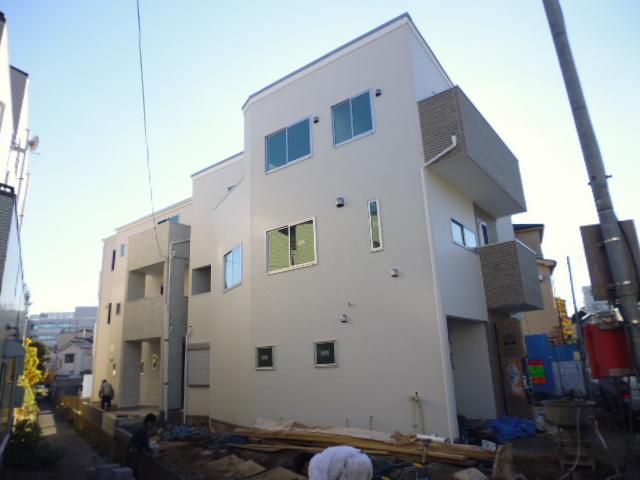 Local photos, including front road. Local (November 30, 2013) Shooting