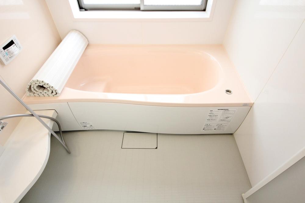 Bathroom. 7 Building