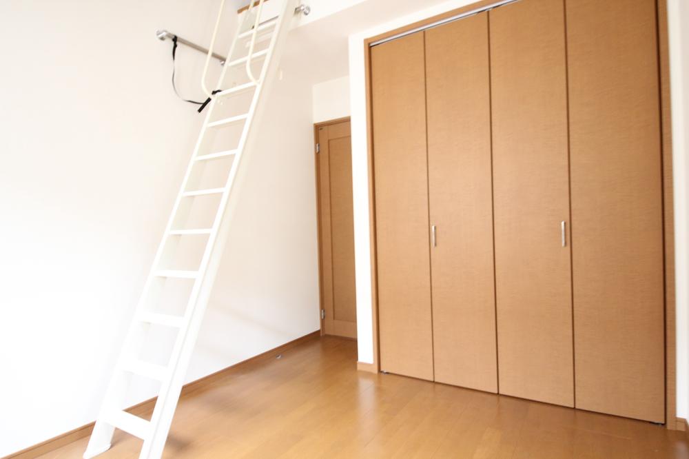 Non-living room. 7 Building